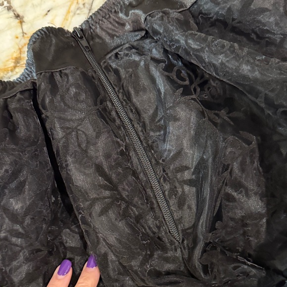 Chic Black Ruffled skirt - shorten the front longer in the back - Picture 3 of 5